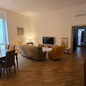 tra-mare-e-castello-la-spezia.hotelitalianriviera.com/