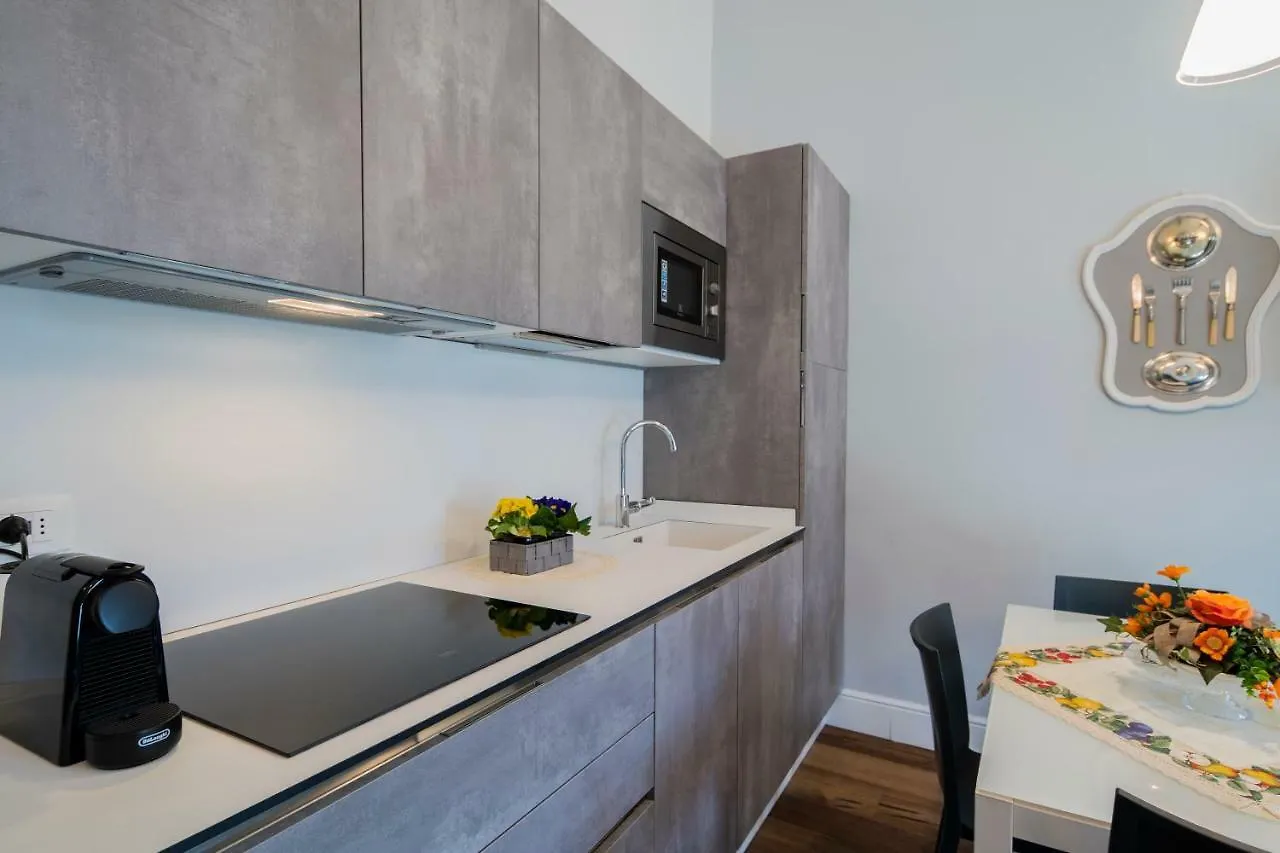 Oltrarno Lily Suite Florence Apartment
