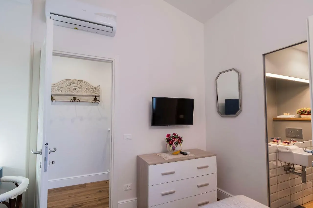 Oltrarno Lily Suite Florence 0*,  Italy