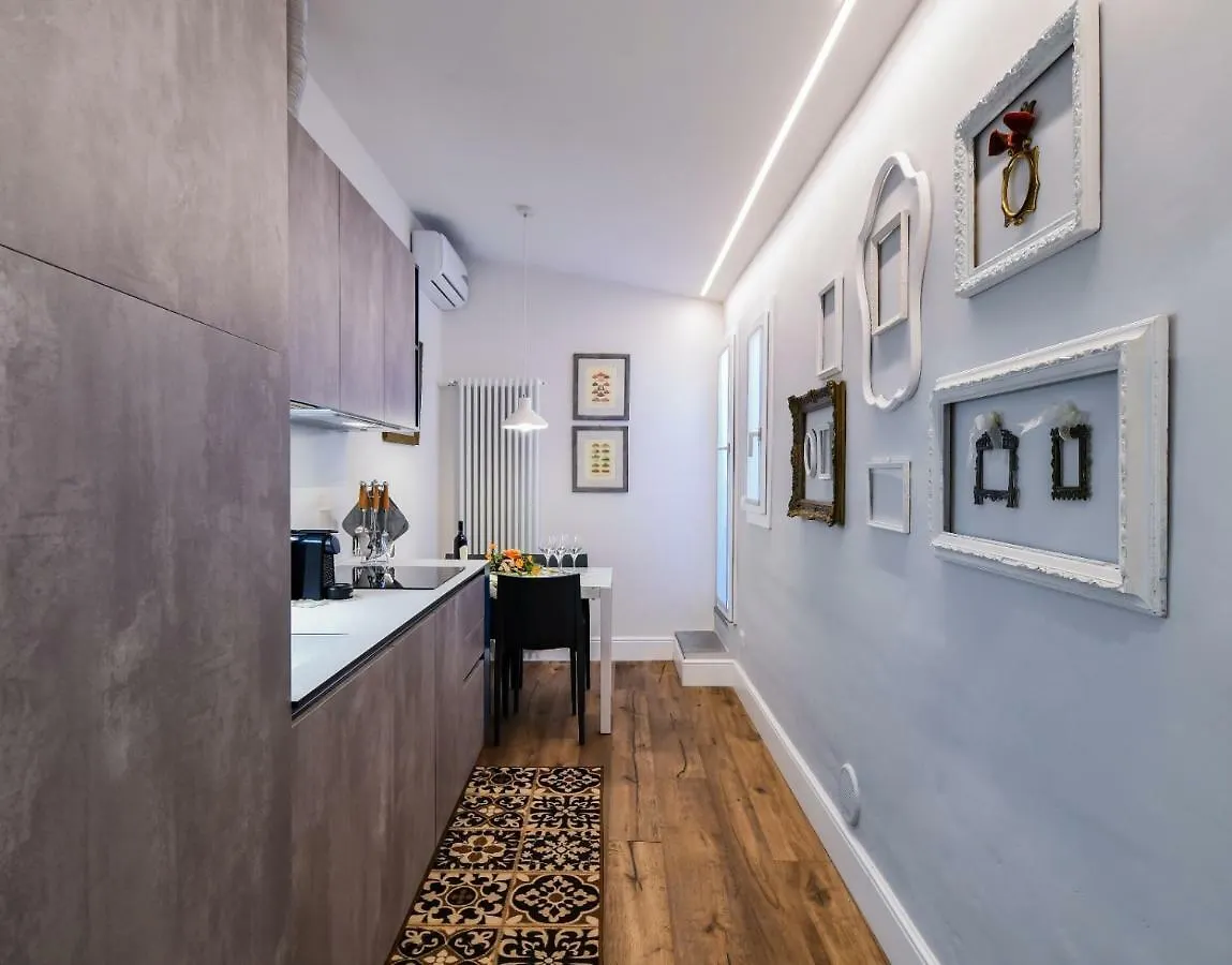 Apartment Oltrarno Lily Suite Florence Italy